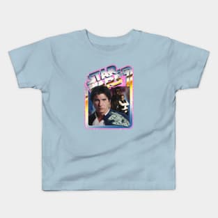 The Scoundrel (pink starfield, chrome border) Kids T-Shirt